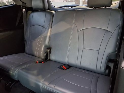 Used 2019 Buick Enclave Essence image 10