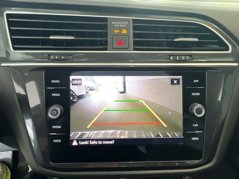 Used 2023 Volkswagen Tiguan SE w/ Panoramic Sunroof Package AWD/4WD image 18