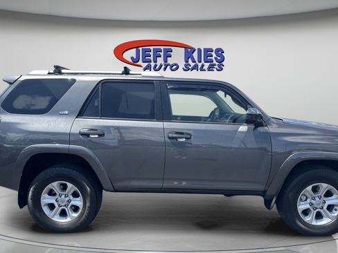 Used 2016 Toyota 4Runner SR5 AWD/4WD image 4