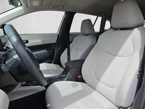 Certified 2025 Toyota Corolla Cross LE FWD image 15