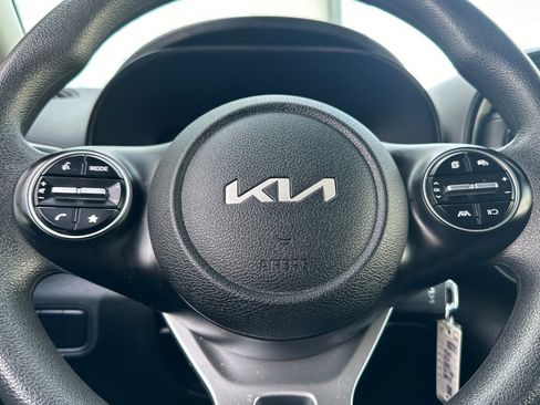 Used 2025 Kia Soul LX w/ LX Technology Package FWD image 23