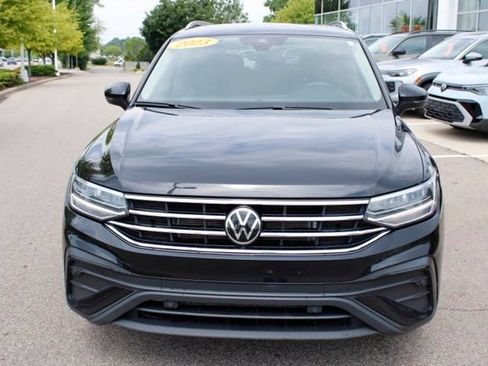Used 2023 Volkswagen Tiguan SE w/ Panoramic Sunroof Package AWD/4WD image 9
