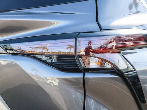Certified 2023 Toyota Sienna LE w/ LE Plus Package FWD image 23