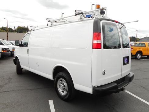 Used 2016 Chevrolet Express 2500 w/ Cold Climate Package RWD image 11