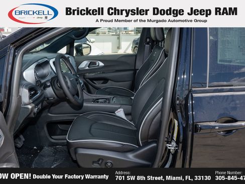 New 2026 Chrysler Pacifica Limited FWD image 16