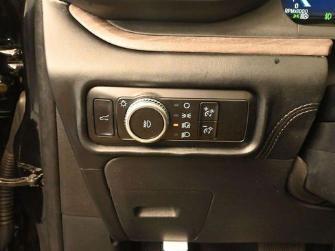 Used 2023 Ford Explorer Platinum w/ Technology Package AWD/4WD image 32