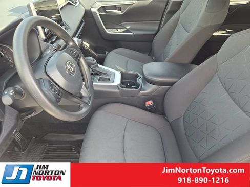 Used 2025 Toyota RAV4 XLE FWD image 15