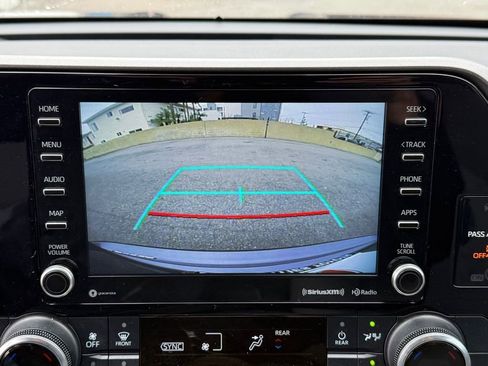 Certified 2022 Toyota Highlander LE image 27