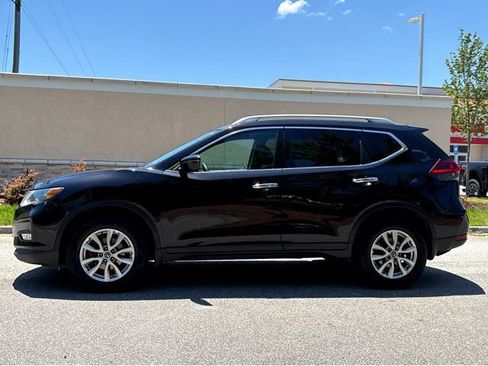 Used 2018 Nissan Rogue SV AWD/4WD image 17