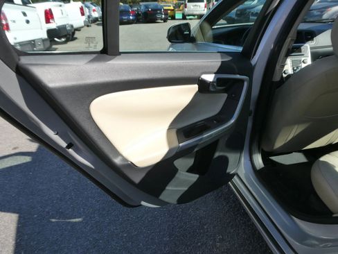 Used 2016 Volvo S60 T5 Premier w/ Convenience Package image 30