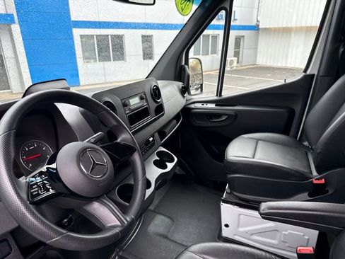 Used 2025 Mercedes-Benz Sprinter 2500 image 15