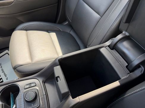 Certified 2023 GMC Acadia SLT w/ Elevation Edition FWD image 36