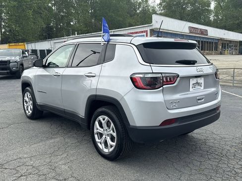 Used 2024 Jeep Compass Latitude AWD/4WD image 6