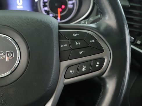Used 2019 Jeep Cherokee Limited w/ Technology Group AWD/4WD image 9
