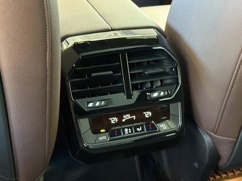 Used 2024 BMW iX xDrive50 w/ Sport Package AWD/4WD image 16
