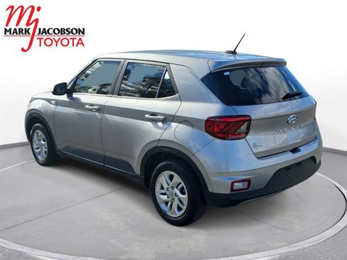 Used 2024 Hyundai Venue SE image 13