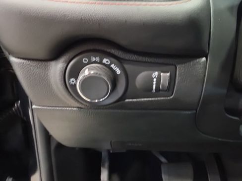 Used 2025 Dodge Durango GT AWD/4WD image 17