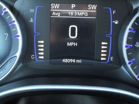 Used 2020 Chrysler Pacifica Touring-L image 33