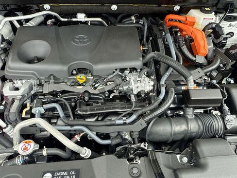 Certified 2025 Toyota RAV4 SE image 31