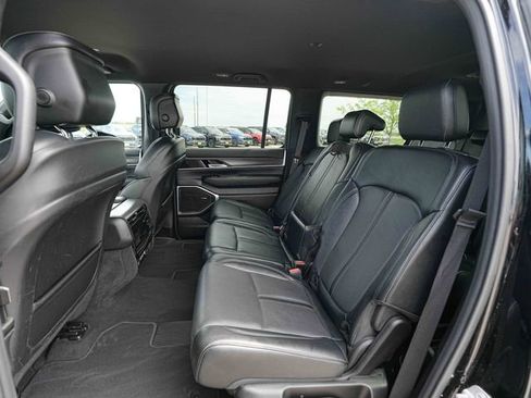 Used 2024 Jeep Wagoneer L Series II w/ Flexible Seating Group AWD/4WD image 19