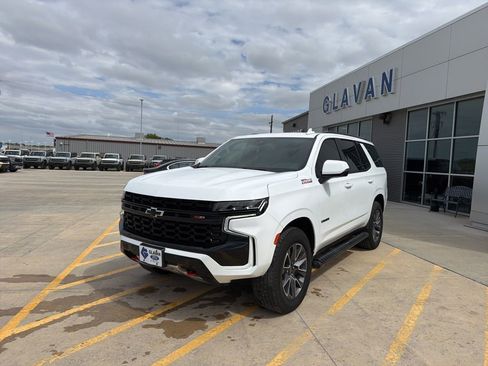 Used 2023 Chevrolet Tahoe Z71 w/ Luxury Package AWD/4WD image 3