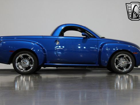 Used 2006 Chevrolet SSR w/ Preferred Equipment Group image 24