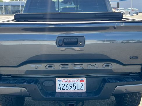 Used 2018 Toyota Tacoma TRD Sport w/ Technology Package AWD/4WD image 19