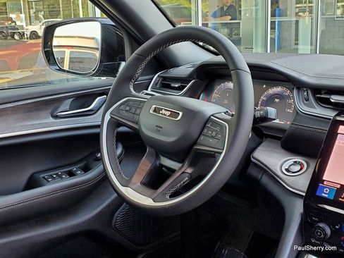 New 2025 Jeep Grand Cherokee Limited w/ Luxury Tech Group II image 26