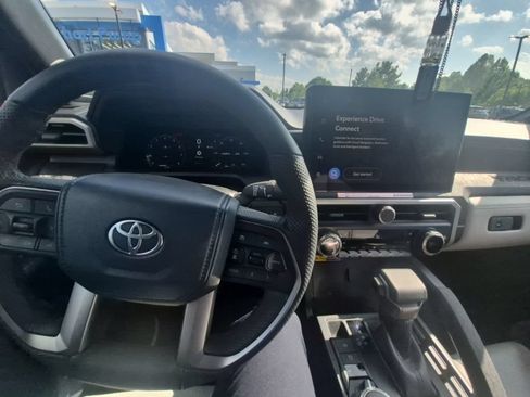 Used 2025 Toyota Tacoma Limited AWD/4WD image 8
