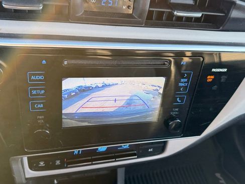 Used 2017 Toyota Corolla LE image 23