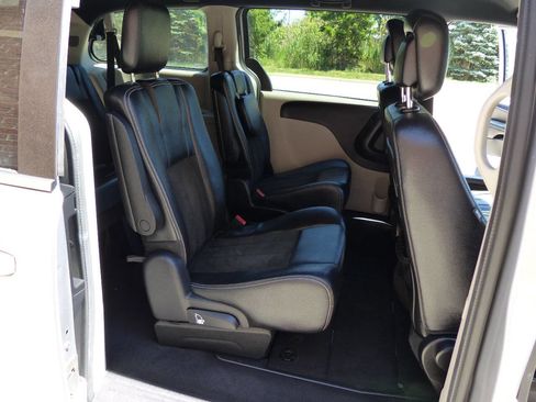 Used 2019 Dodge Grand Caravan SXT FWD image 44