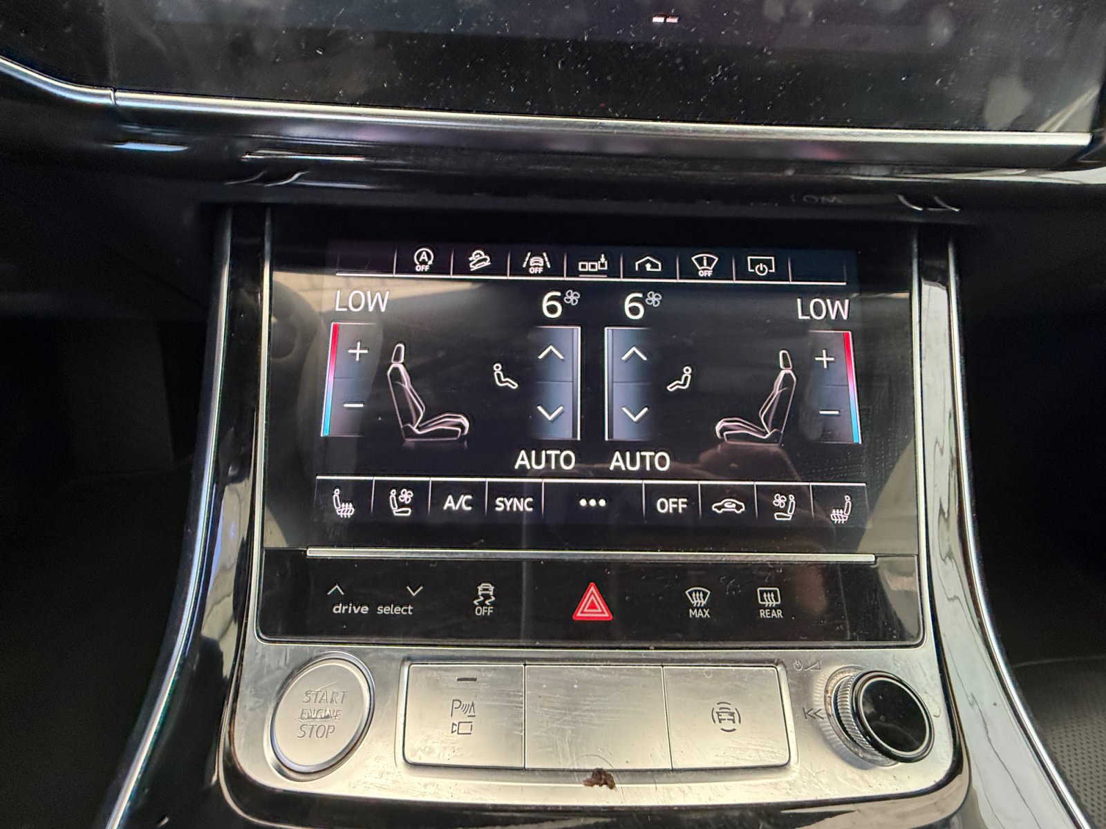 Used 2019 Audi Q8 Prestige w/ Adaptive Chassis Package AWD/4WD image 21