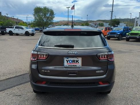 Used 2018 Jeep Compass Latitude w/ Popular Equipment Group AWD/4WD image 5