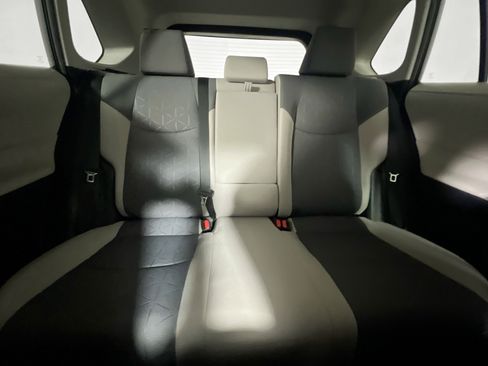 Used 2019 Toyota RAV4 XLE w/ Convenience Package FWD image 33