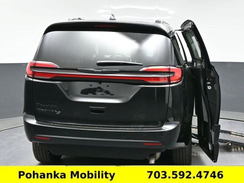 Used 2026 Chrysler Pacifica Select w/ S Appearance Package FWD image 18