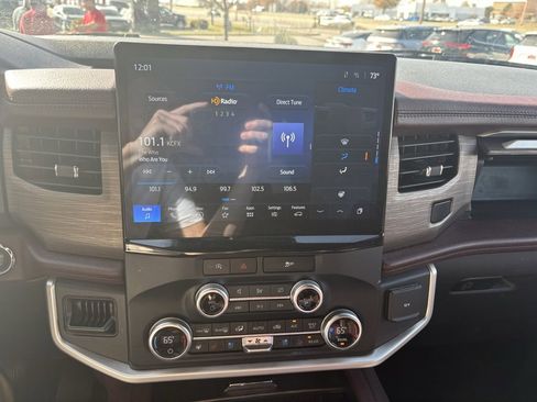 Used 2024 Ford Expedition Max Limited image 14