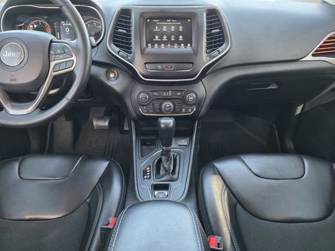 Used 2019 Jeep Cherokee Latitude Plus w/ Comfort/Convenience Group image 20