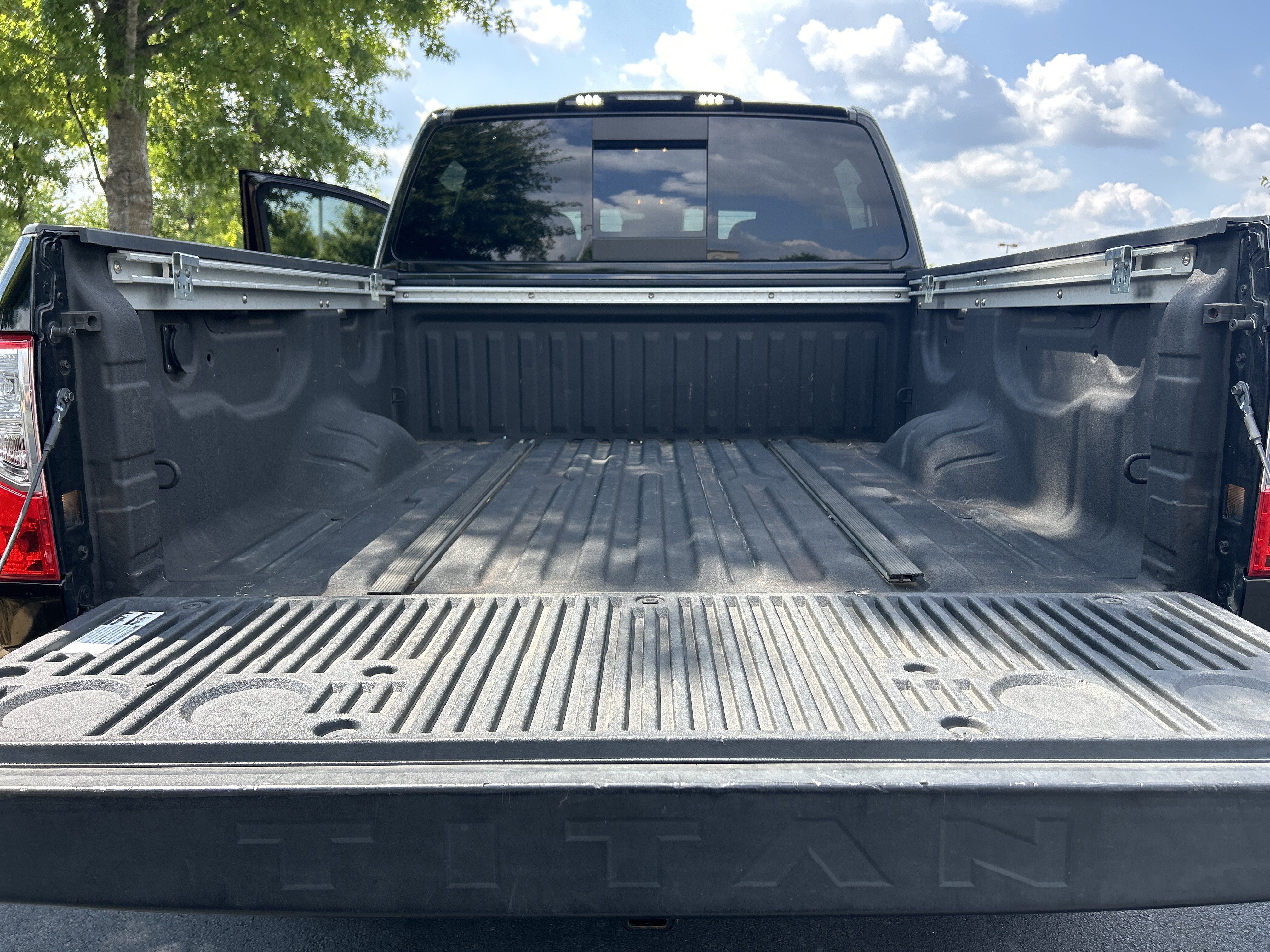 Used 2021 Nissan Titan SV w/ SV Convenience Package RWD image 30