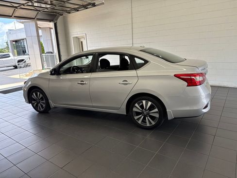Used 2019 Nissan Sentra SV w/ Special Edition Package FWD image 5