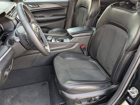 Used 2024 Jeep Grand Cherokee Altitude image 18