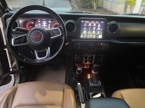 Used 2020 Jeep Gladiator Rubicon image 12