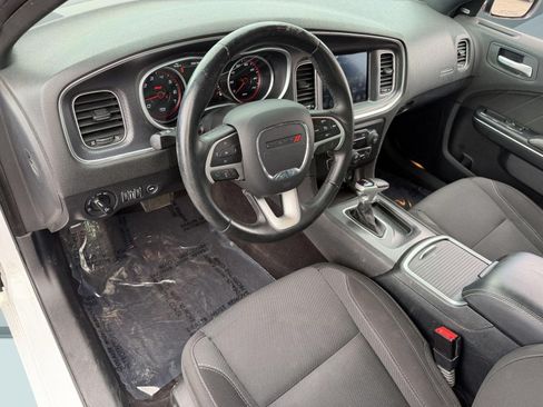 Used 2017 Dodge Charger SXT AWD/4WD image 4