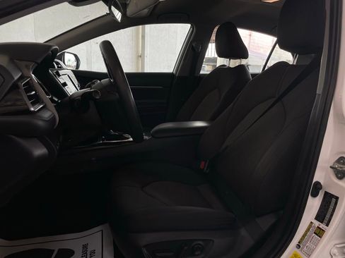 Used 2020 Toyota Camry LE image 12