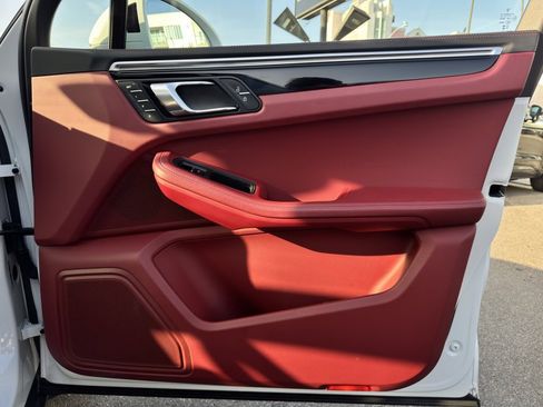 Used 2023 Porsche Macan image 28