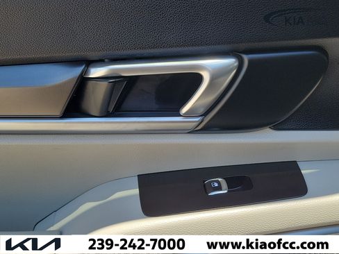 Certified 2024 Kia Telluride S w/ S Sunroof Package FWD image 16
