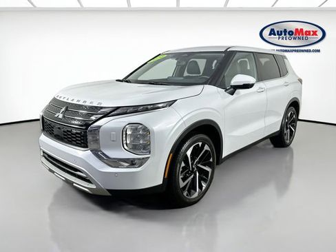 Used 2024 Mitsubishi Outlander SE image 4