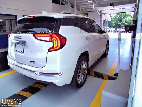 Used 2023 GMC Terrain Denali AWD/4WD image 2
