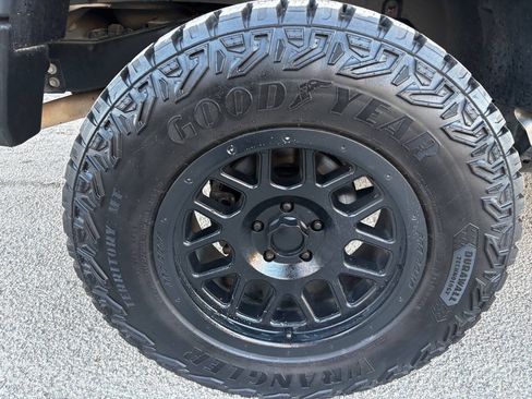 Used 2015 Jeep Wrangler Unlimited Rubicon w/ Connectivity Group AWD/4WD image 39