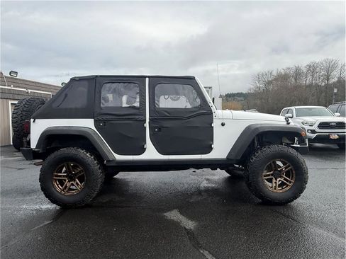 Used 2012 Jeep Wrangler Unlimited Sport w/ Connectivity Group AWD/4WD image 8
