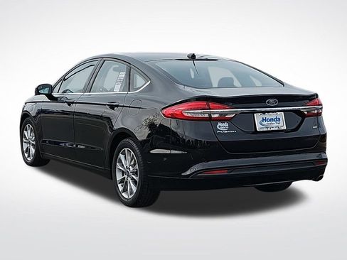 Used 2017 Ford Fusion SE w/ Fusion SE Technology Package image 9